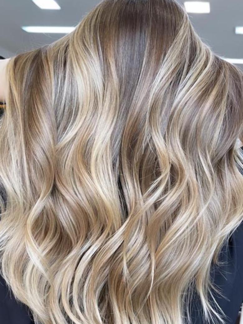 20 Inch Light Brown Hair with Blonde Highlights Layered Hairstyle